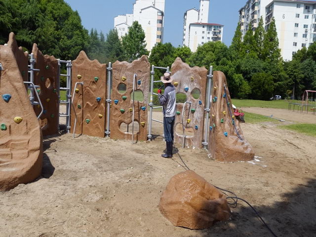소독작업 중인 작업자